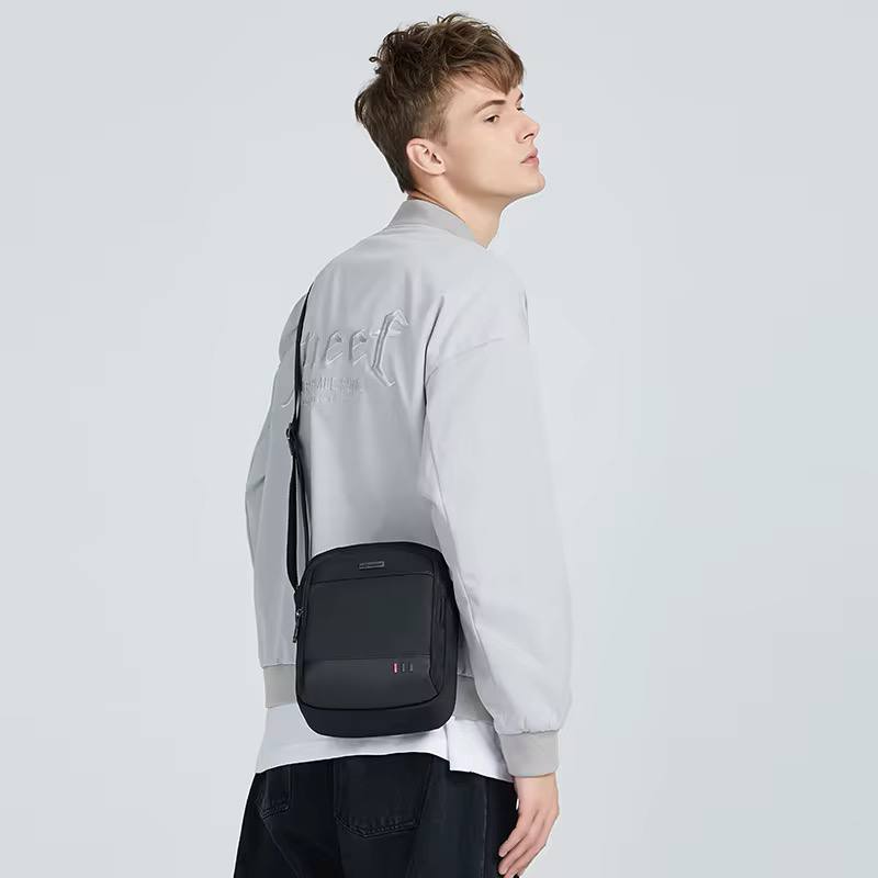 Sac Bandoulière Unisexe Résistant à l’Eau avec Compartiment iPad | Sling Bag Multifonction